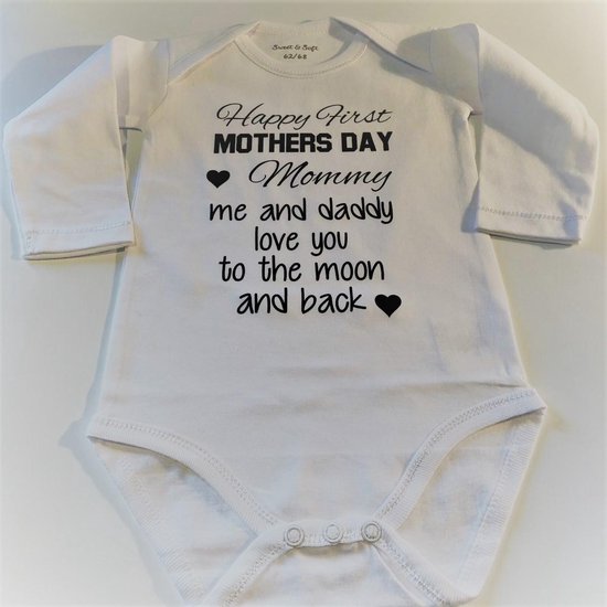 Baby Rompertje tekst mama eerste moederdag cadeau | Happy first mother’s Day mommy me and daddy love you to the moon and back | lange mouw | wit zwart | maat 62/68