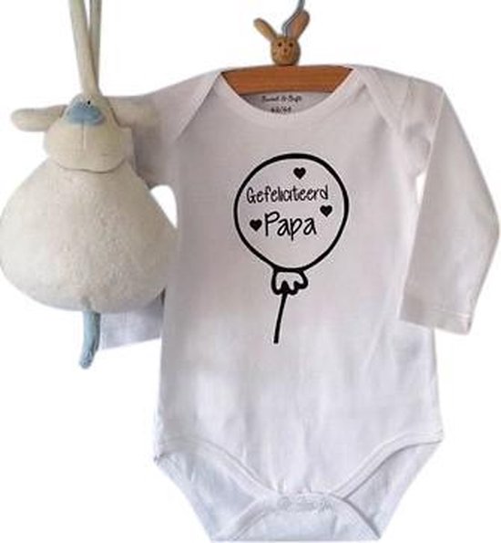 Rompertje  baby tekst verjaardag jongen meisje Gefeliciteerd dikke kus van mij cadeau voor opa oma papa mama oom en tante | Lange mouw | wit | maat  62-68